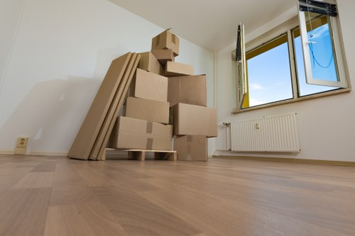 Moving van supporting domestic and business transport around Romford